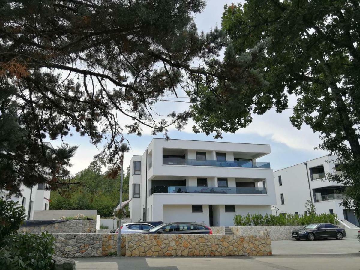 Apartment White Vantacici Exterior photo