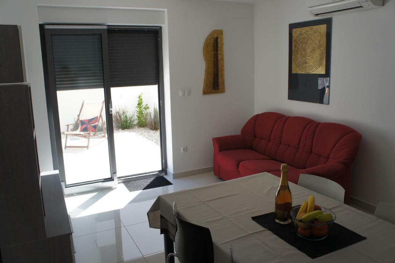 Apartment White Vantacici Exterior photo